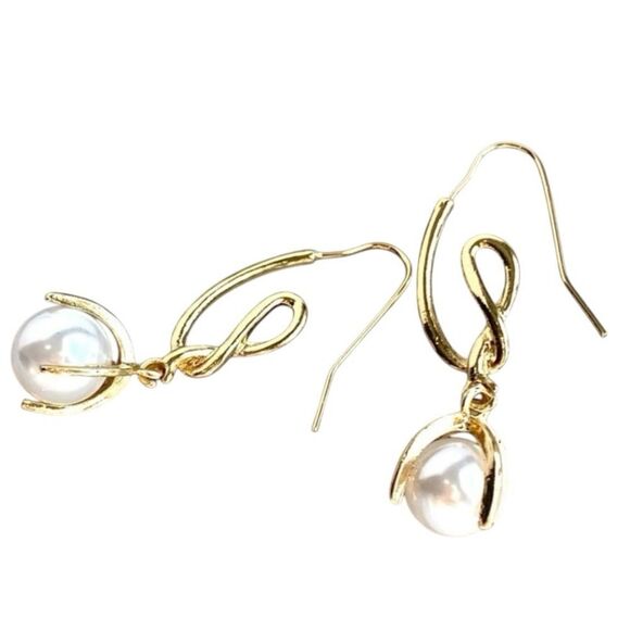 Anthropologie Amber Sceats Lily Long Gold & Pearl Earrings Lightweight - Picture 5 of 5